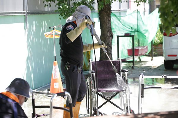 「您不便來，那就我去！」　阿萬師輔具清潔大隊進偏鄉