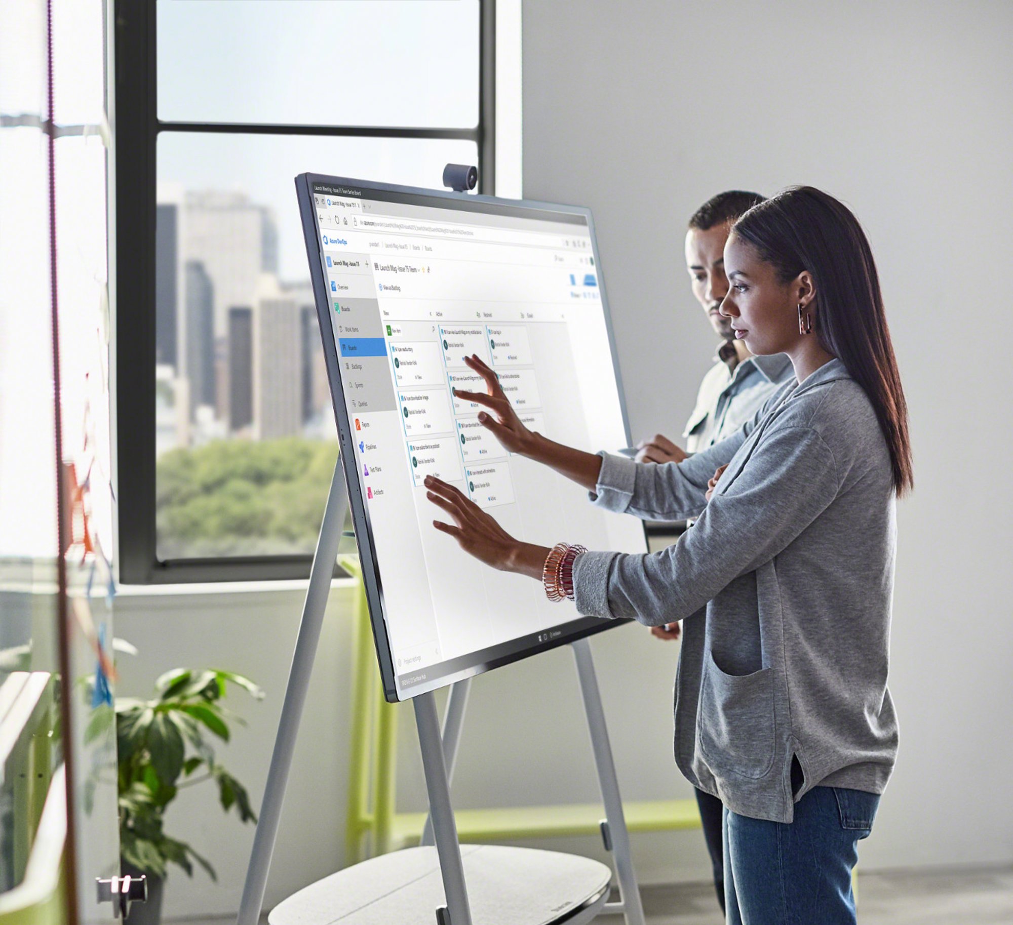 Surface Hub 2S 互動式白板