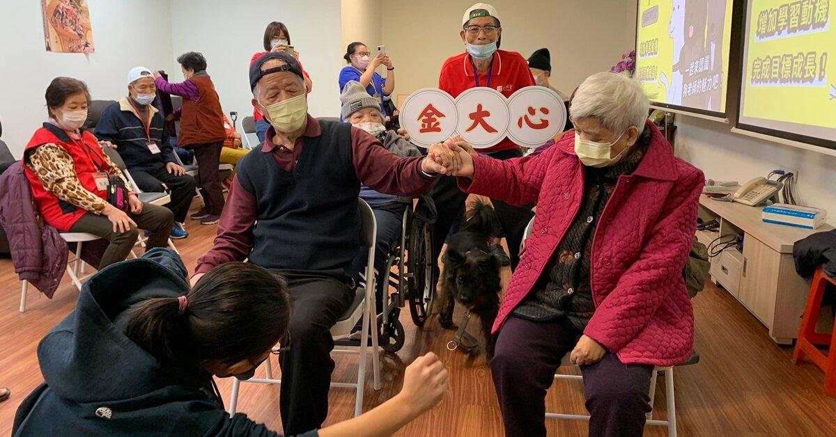 多元照顧｜「狗老師」的互動陪伴 撫慰長輩的心