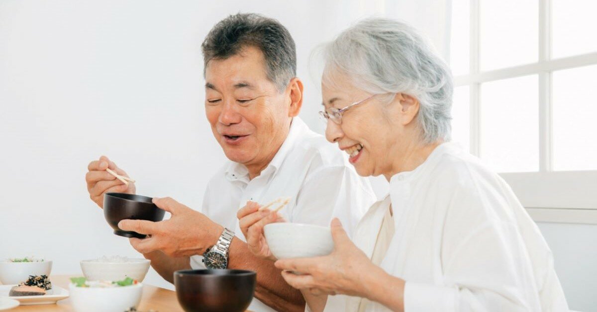 【鍾孟修專欄】善用輔助工具與技巧   讓長輩吃得安全又開心